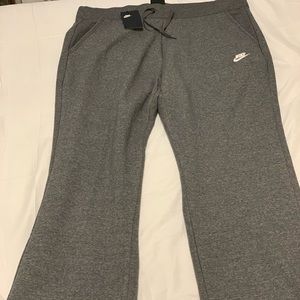 Women’s Nike sweatpants